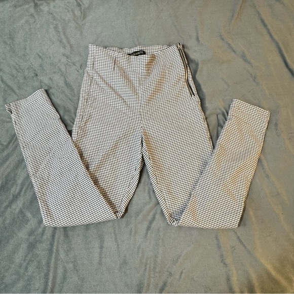 Dynamite Monochrome Check Skinny Pants
#1156 - Picture 2 of 9